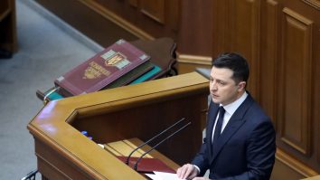 VIDEO. Mesajul lui Zelenski către conaționalii săi:  „Vă mulțumesc că aveți grijă de noi toți. Glorie Ucrainei!”