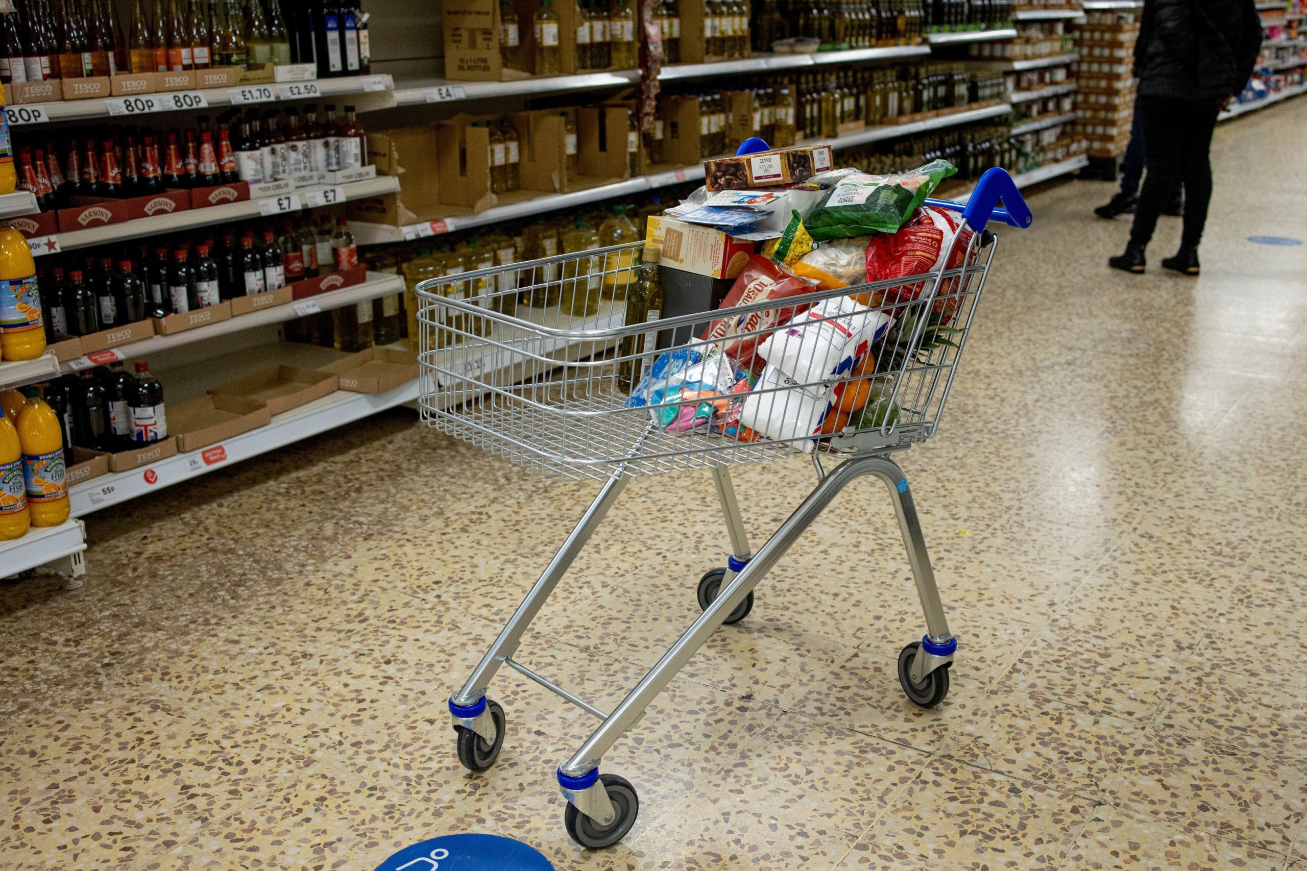 Inflația continuă să afecteze puterea de cumpărare a românilor