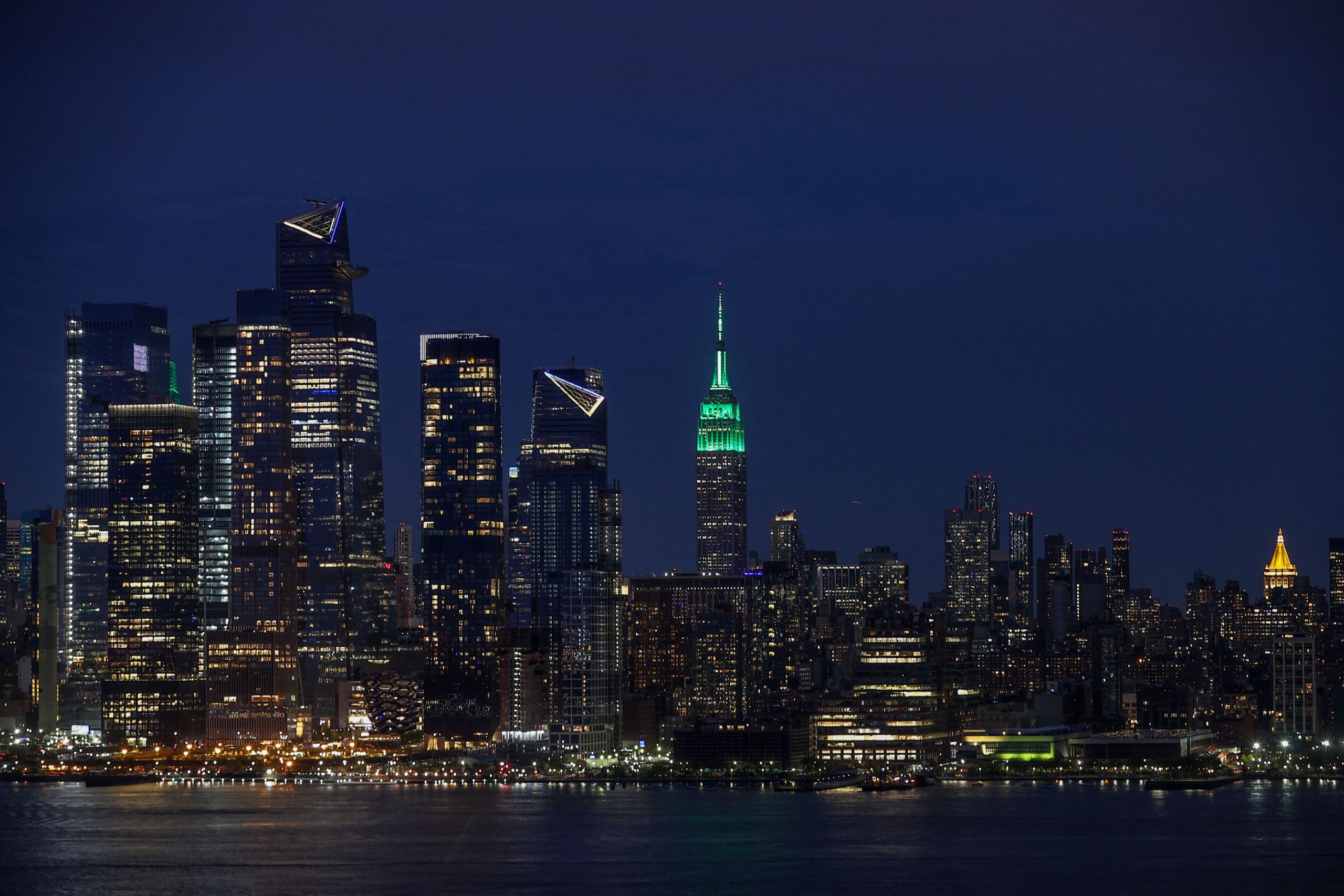 Empire State Building va străluci în această noapte pentru Jubileul Reginei Elisabeta