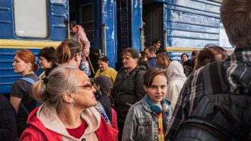 Refugiați din zona Donetsk