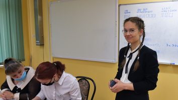 Studenții Universității din Craiova ies cu știința în stradă