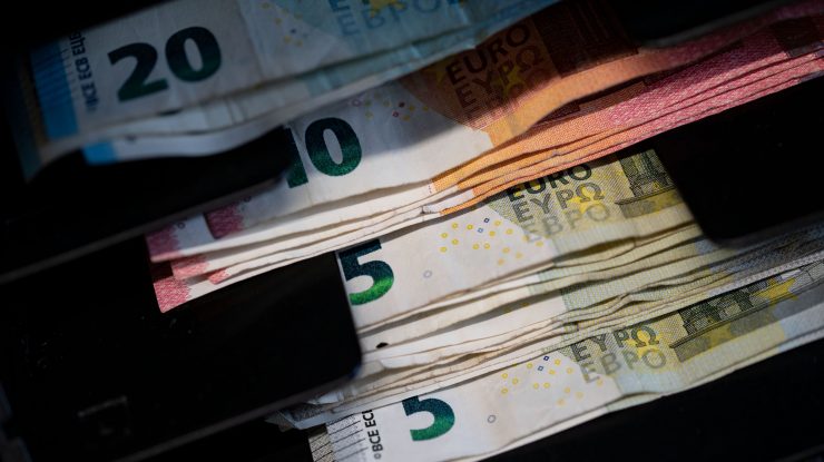 Guvernul României a adoptat Ordonanţa care va reglementa acordarea granturilor pentru investiţii