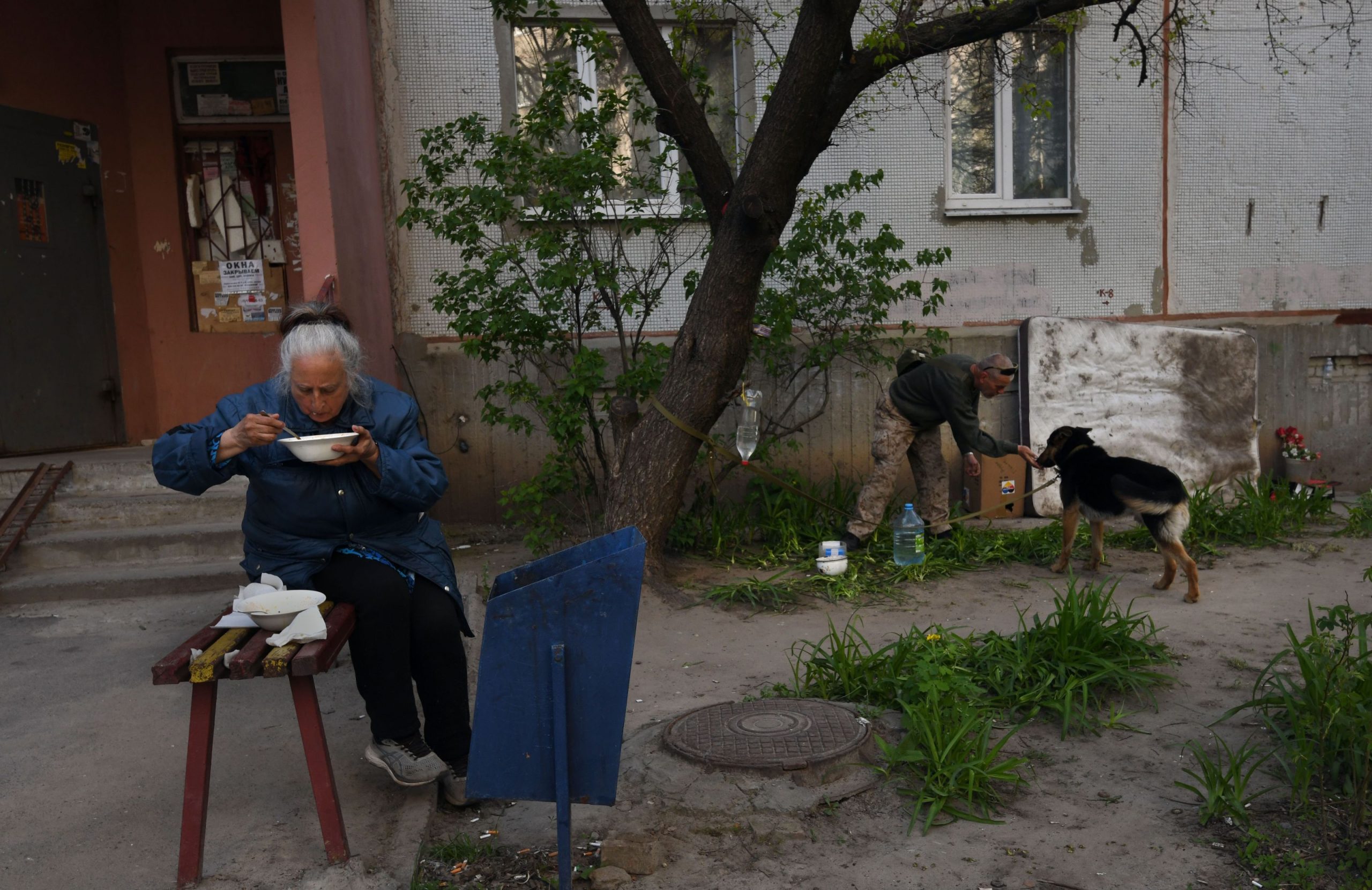 VIDEO. Cum arată o zi din viața unei familii rămase în Ucraina