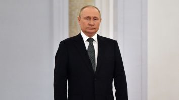 Putin este acuzat că a comis crime de război. Dar poate Curtea Penală Internațională să-l aducă în fața justiției?