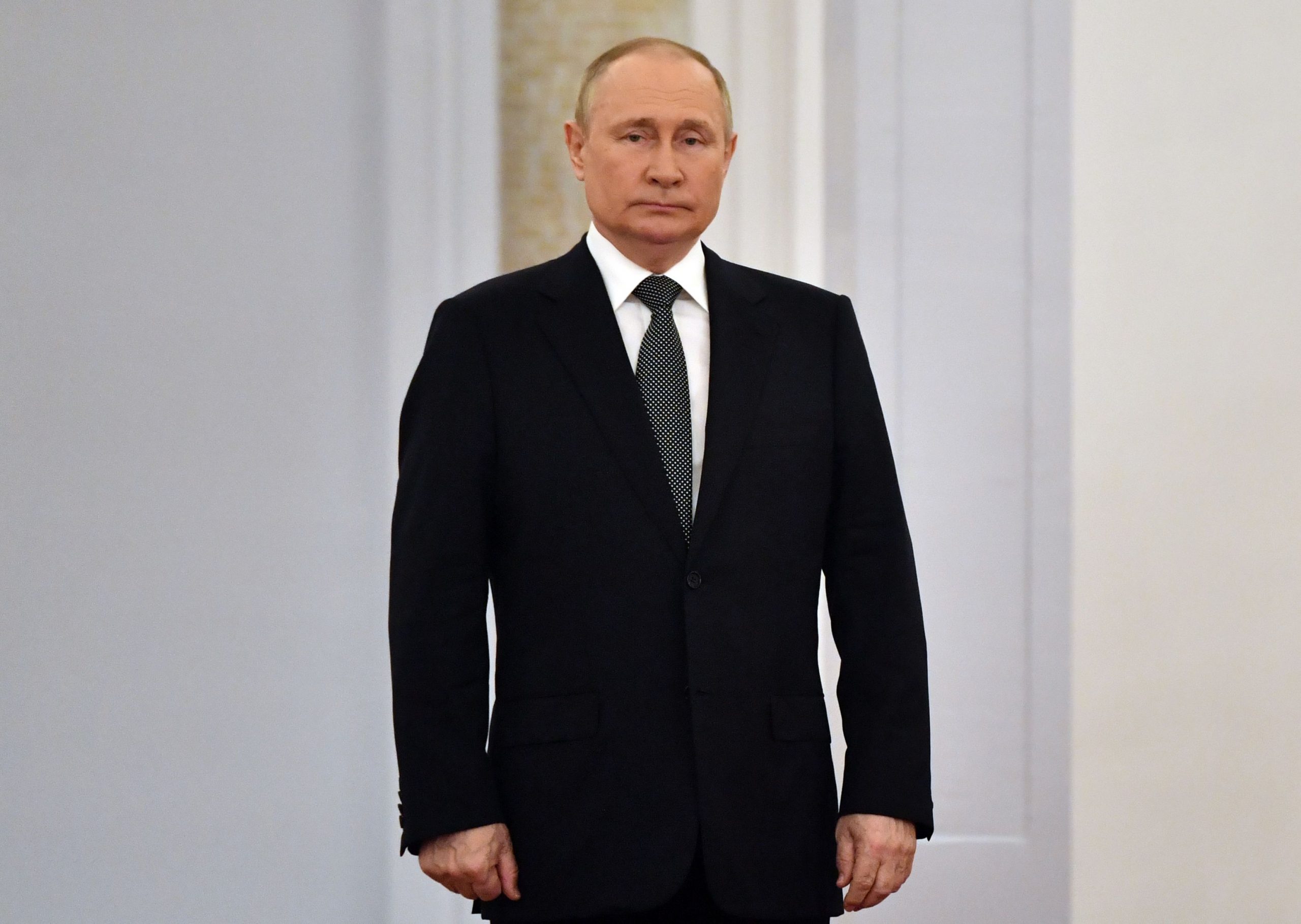 Putin este acuzat că a comis crime de război. Dar poate Curtea Penală Internațională să-l aducă în fața justiției?