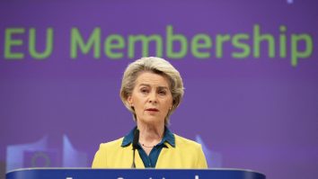 Comisia Europeană a propus ca Ucraina și Moldova să fie desemnate țări candidate pentru aderarea la UE. Decizia finală va fi luată la summit-ul de la Bruxelles din 23-24 iunie