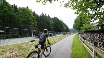 Doi clujeni vor călători cu bicicleta până la Polul Nord, pentru a promova lectura și sportul