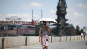 ANM a emis cod portocaliu și galben de caniculă până vineri. În 9 județe din vest și centru temperaturile ajung la 38 de grade.