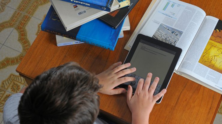 Caz incredibil: Un copil de 11 ani i-a întrecut pe Einstein şi Hawking la testul celor mai deştepti oameni din lume