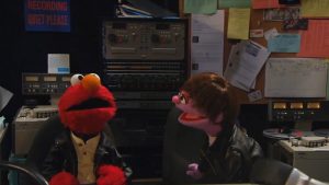 Elmo, Muppetul roșu preferat de toată lumea, a primit vaccinul Covid-19