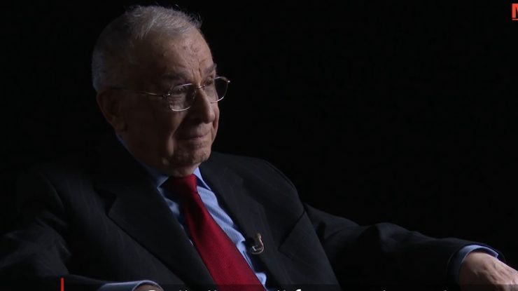 Lui Ion Iliescu i se poate revoca titlul de luptător cu merite deosebite la Revoluție. Guvernul a început demersurile în instanță