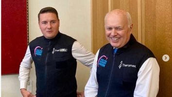 Politicienii din Marea Britanie au încercat o vestă care simulează efectele menopauzei și nu au putut suporta căldura