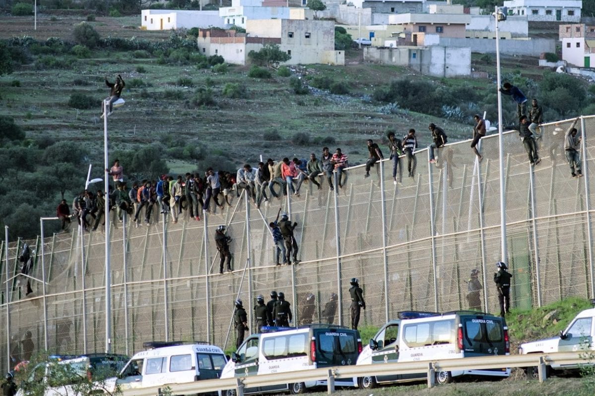 Cinci migranți au fost uciși în timpul încercării de a ajunge în enclava spaniolă