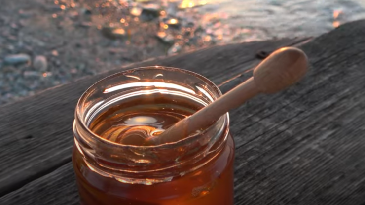 Mierea, unul dintre cele mai falsificate alimente din lume. Cum o deosebim de cea naturală?