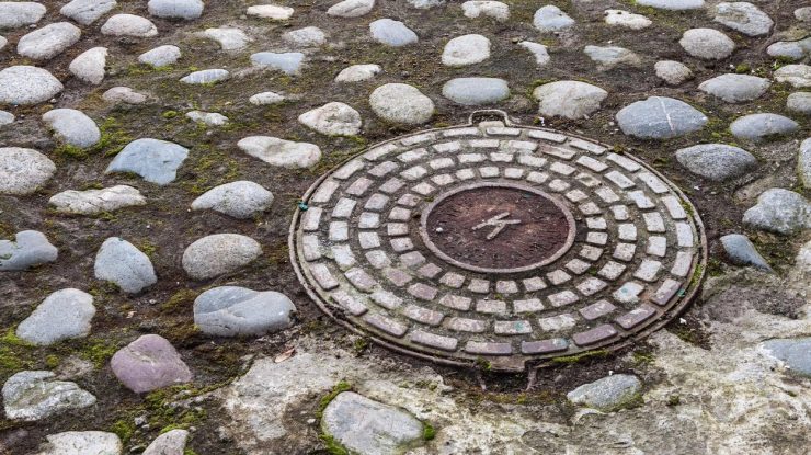 Un băiețel de 8 ani a fost găsit după mai bine de o săptămână în canalizare