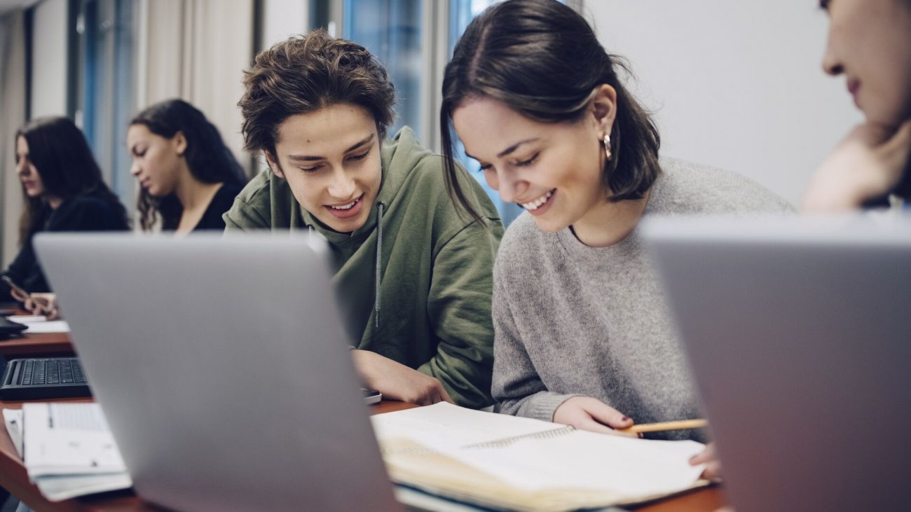 Tinerii români sunt din ce în ce mai interesați de job-uri și internship-uri în timpul vacanței de vară