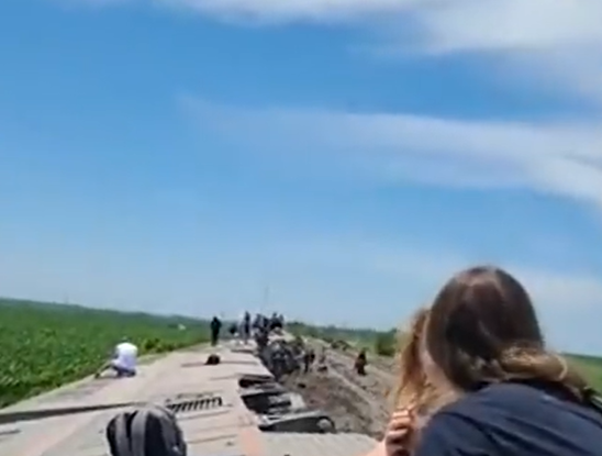 Accident feroviar în SUA. Trei persoane au murit, după ce un tren de călători din Missouri s-a ciocnit de o autobasculantă