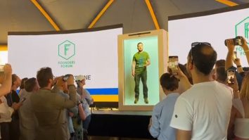 Zelenski a vorbit cu marile firme de tehnologie printr-o hologramă