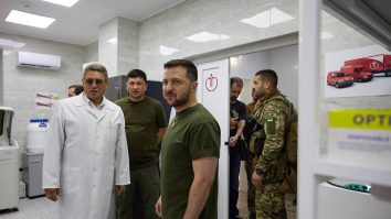 Zelenski a vizitat zonele apropiate de linia frontului. Președintele a lăudat soldații curajoși din sudul țării