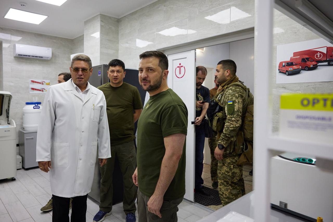 Zelenski a vizitat zonele apropiate de linia frontului. Președintele a lăudat soldații curajoși din sudul țării