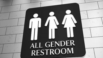 acces băi transsexuali