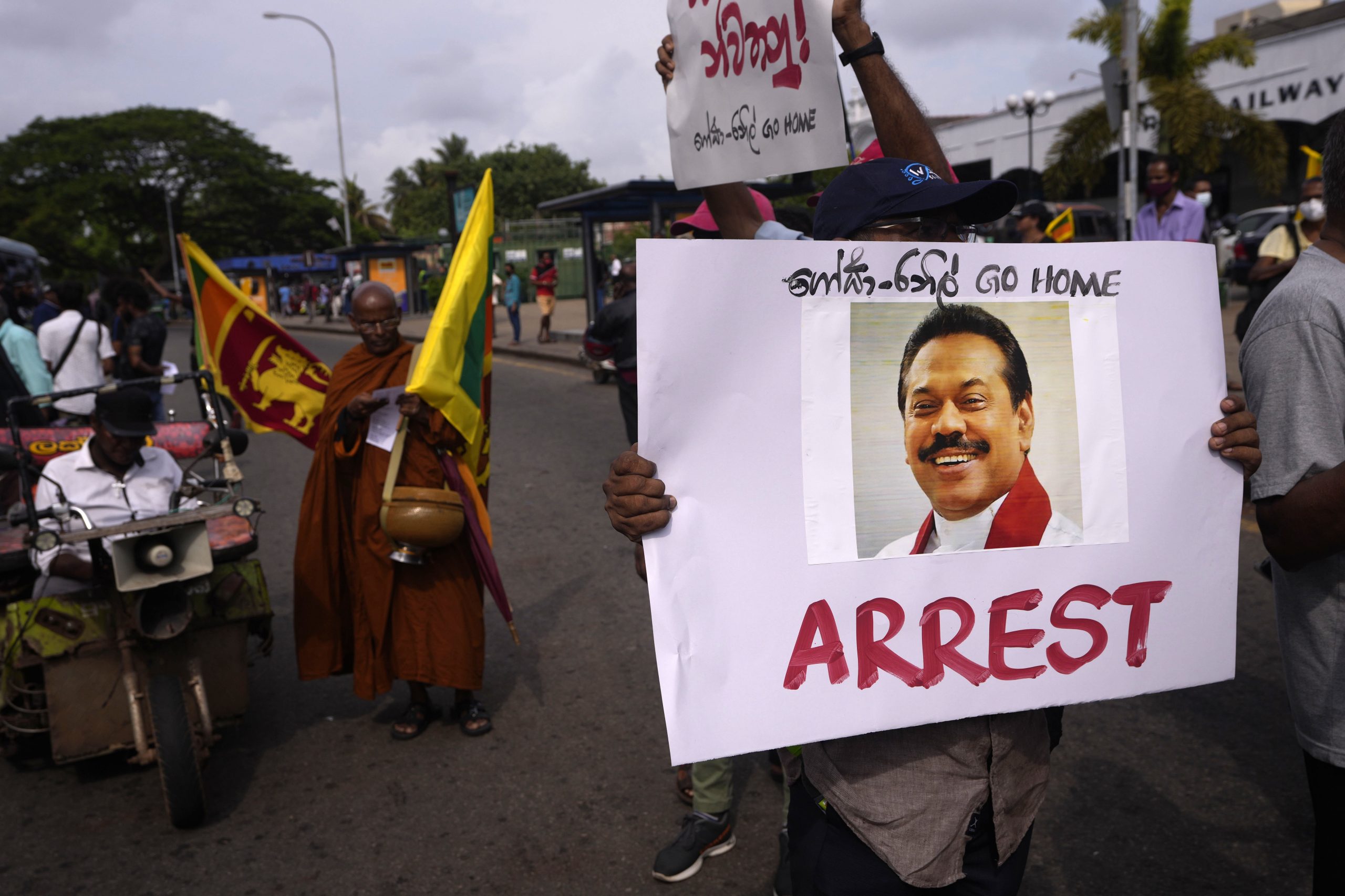 Haos în Sri Lanka. Se așteaptă formarea unui nou guvern și demisia oficială a președintelui Rajapaksa