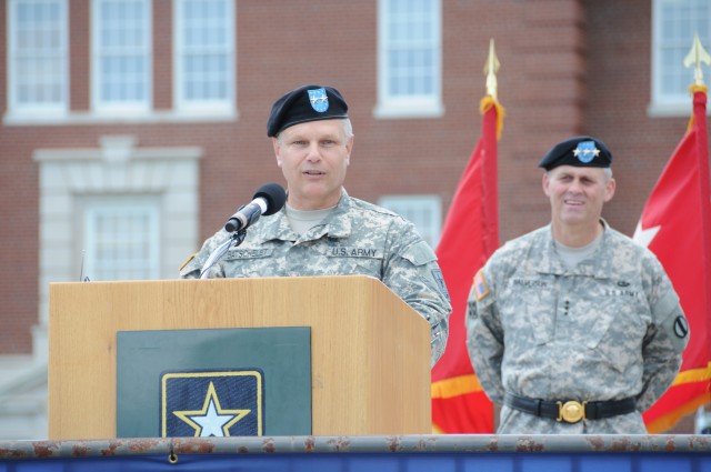 Generalul (rez.) Allen Batschelet, la Forumul de Securitate şi Informaţii: Este dificil ca Rusia să recâştige statutul de „putere militară”