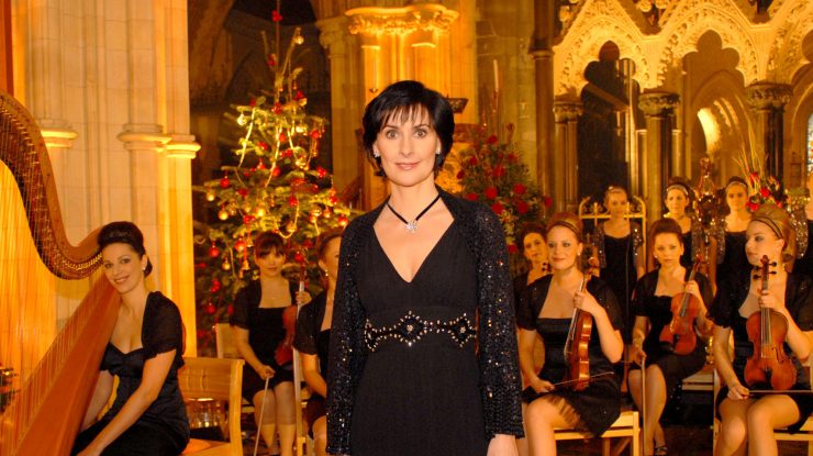 The filming of an "Enya Christmas Special" for Japanese TV in Christchurch, Dublin - 03 December 2007 FAMOUS PICTURES AND FEATURES AGENCY 13 HARWOOD ROAD LONDON SW6 4QP UNITED KINGDOM tel +44 (0) 20 7731 9333 fax +44 (0) 20 7731 9330 e-mail info@famous.uk.com FAM22112