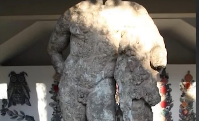 Arheologii subacvatici extrag capete gigantice și dinți umani dintr-o epavă enigmatică de la Antikythera, în Grecia