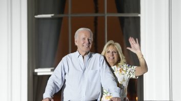 Un general pensionar a fost suspendat din funcţia de consilier militar după ce a criticat-o pe Prima Doamnă a Americii pe Twitter