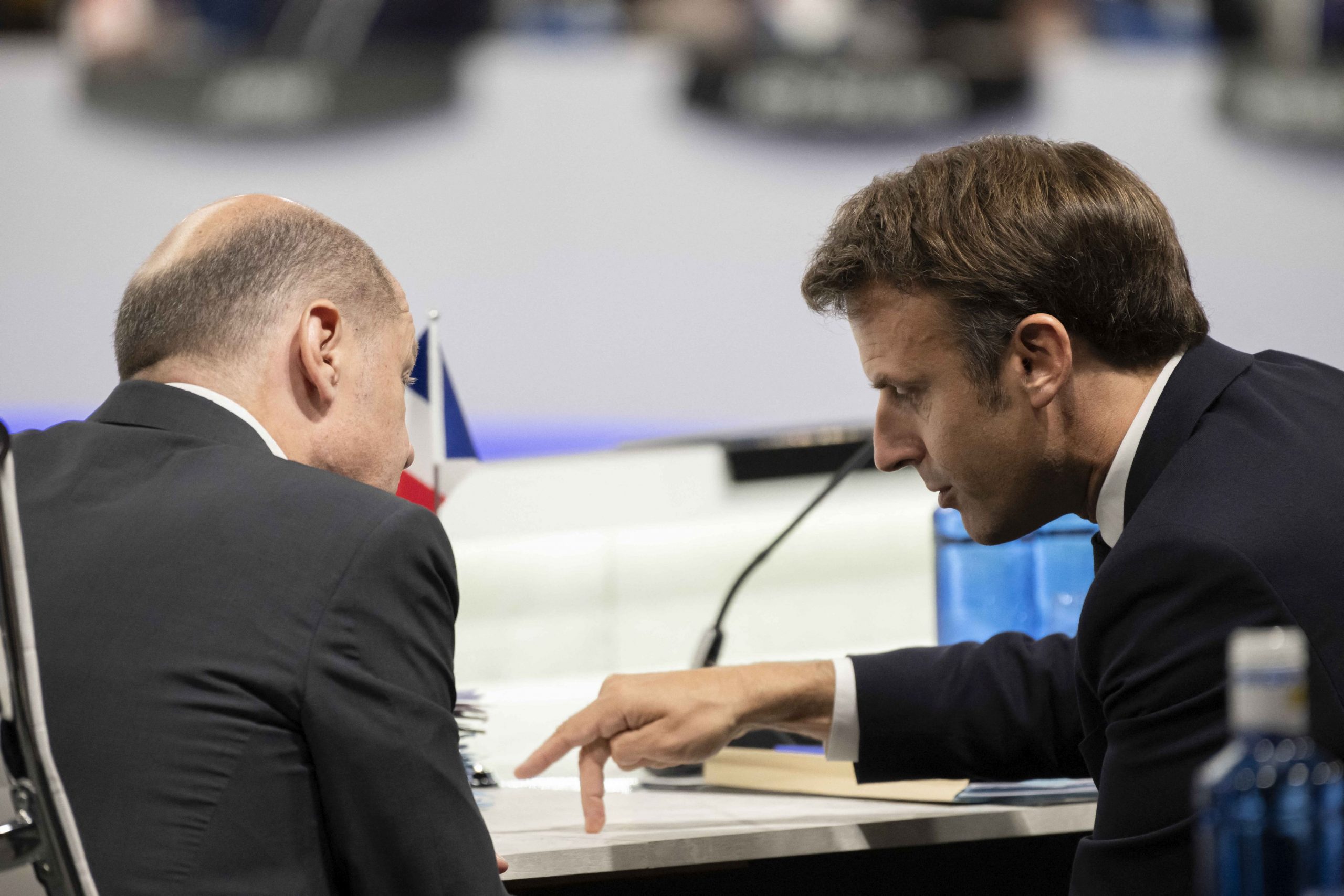 Macron şi Scholz, consultări despre relaţiile Franţa-Germania şi despre teme internaţionale „urgente”