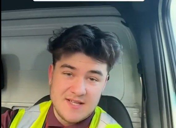 Livratorul TikToker. S-a laudat că are o muncă ușoară și a sfârșit concediat