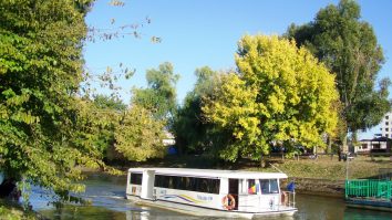 Cursele de agrement pe Bega s-au reluat după 30 de ani. Cât costă o plimbare pe ruta Timișoara – Sînmihaiu