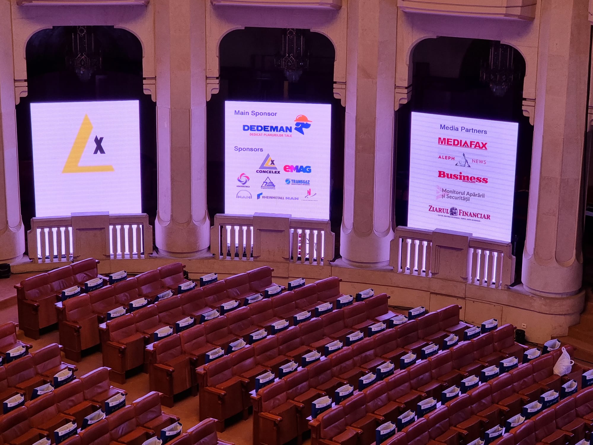 Peste 400 de parlamentari se află la Bucureşti pentru a participa la cel de-al 22-lea Forum Parlamentar de Securitate şi Informaţii, desfăşurat la Palatul Parlamentului