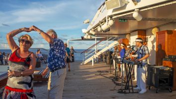 STUDIU. Cercetătorii susțin că poți întârzia îmbătrânirea refuzând să te comporți conform vârstei tale