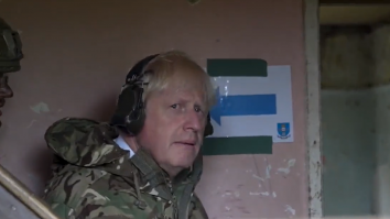 VIDEO. Boris Johnson a vizitat militari ucraineni care se antrenează în Marea Britanie