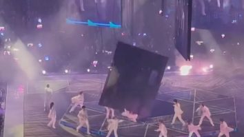 VIDEO. Un ecran uriaș a căzut în timpul unui concert la Hong Kong. O dansatoare este în stare gravă