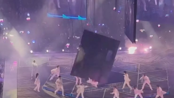 VIDEO. Un ecran uriaș a căzut în timpul unui concert la Hong Kong. O dansatoare este în stare gravă