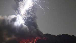 vulcan erupție Japonia
