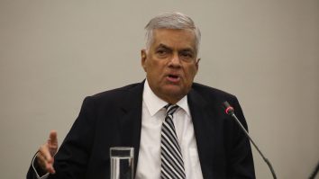 Premierul din Sri Lanka le cere militarilor să facă tot ce este necesar pentru a restabili ordinea