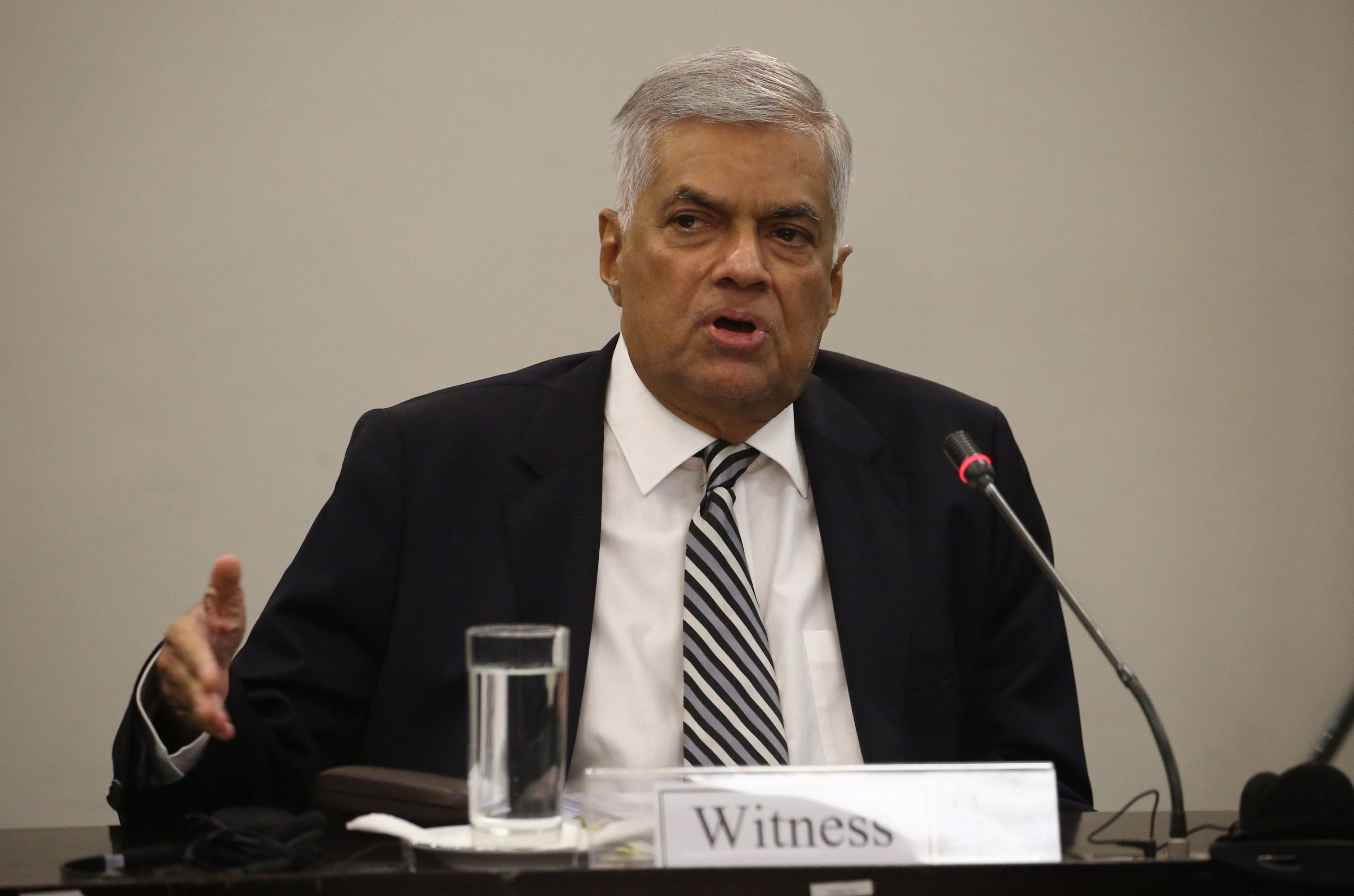 Premierul din Sri Lanka le cere militarilor să facă tot ce este necesar pentru a restabili ordinea