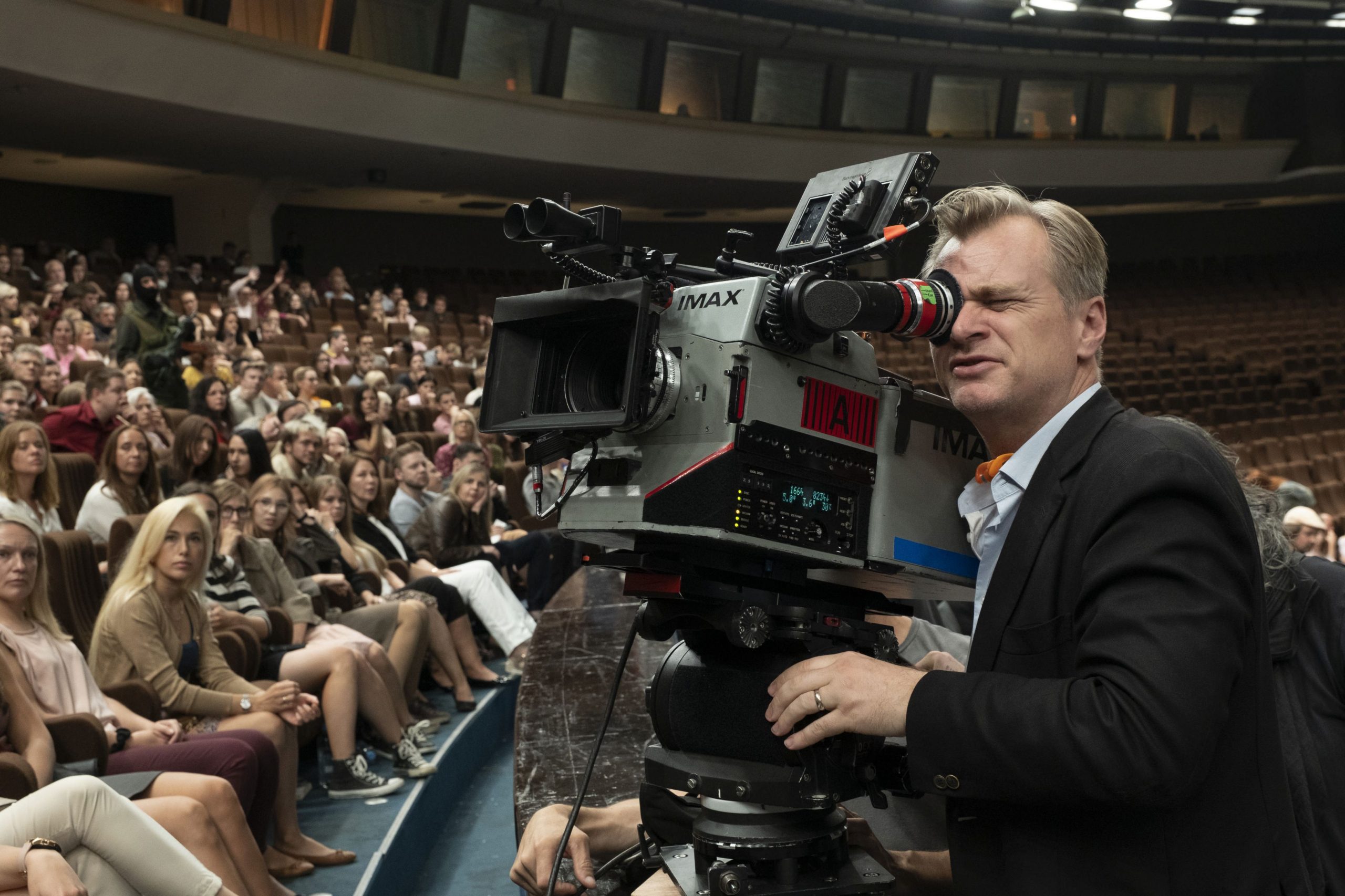 Nolan promite un nou film exploziv. Lansarea va avea loc în iulie 2023