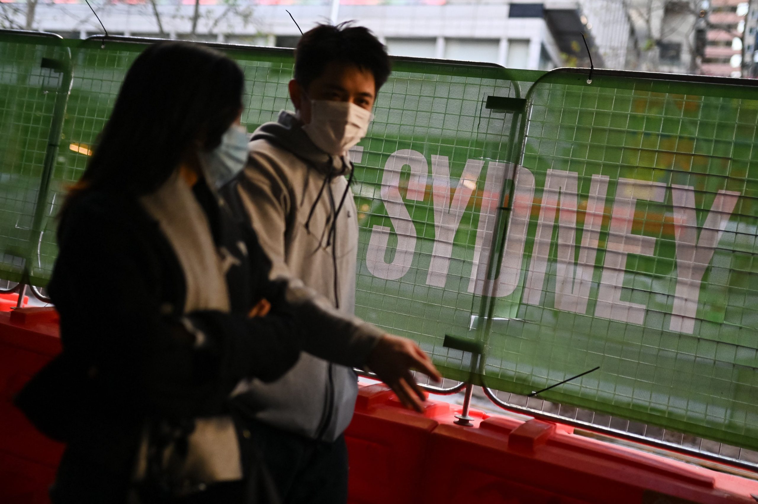 Australienii, îndemnaţi să lucreze de acasă, în timp ce valul Omicron de iarnă ameninţă spitalele