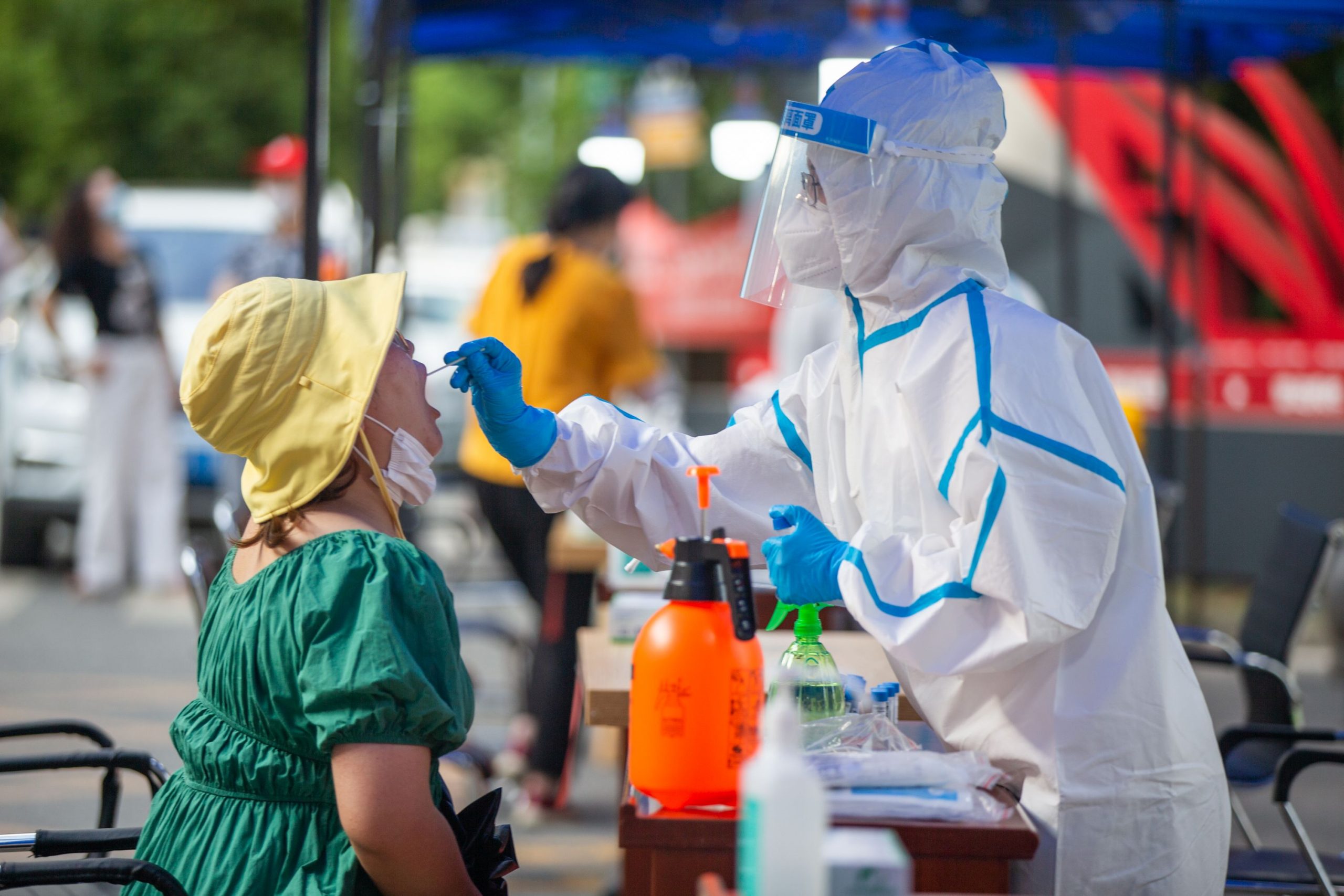 Noi studii confirmă că animalele vândute la piața Wuhan sunt cel mai probabil cele care au declanșat pandemia COVID-19