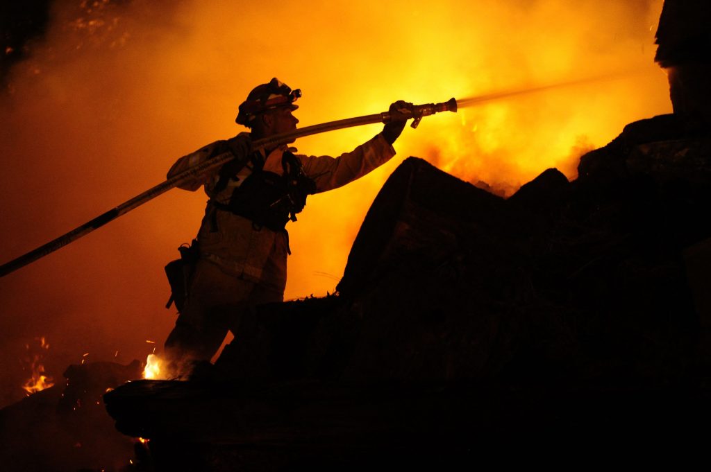 VIDEO. Valul de căldură din SUA crește în timp ce incendiile de vegetație din California fac ravagii