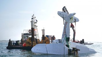 VIDEO. Un avion s-a prabusit in Oceanul Pacific, în California