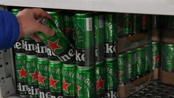 Berile străine rămân pe rafturile rusești la câteva luni după ce producătorii şi-au anunţat retragerea din Rusia