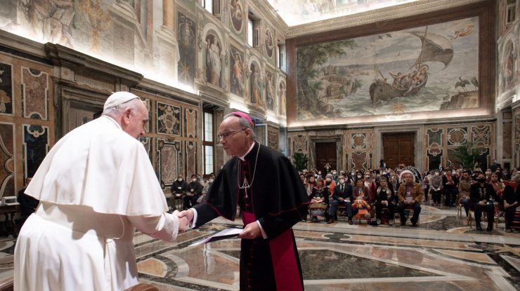 Papa Francisc speră că o călătorie în Canada va ajuta la vindecarea „răului” făcut populației indigene