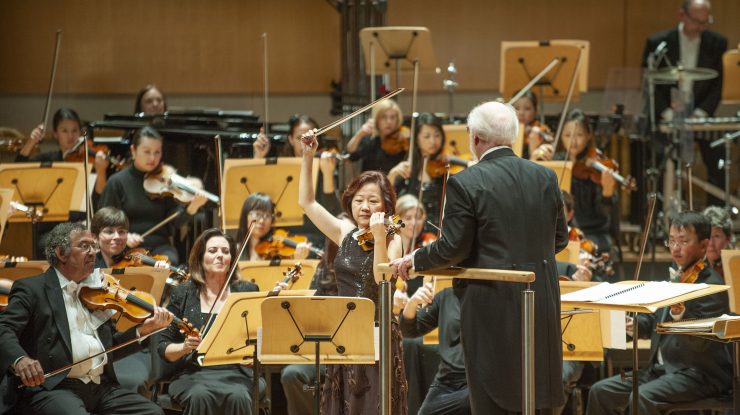 Un dirijor austriac a murit după ce s-a prăbușit pe scenă la Munchen