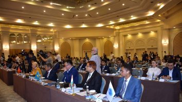 Cuvântul „abuz”, împreună cu o listă de alte cuvinte, au fost interzise de Parlamentul Indian